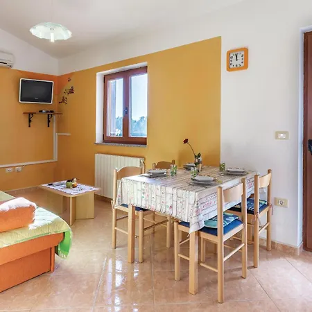 Stunning In Vodnjan With House Sea View Apartment