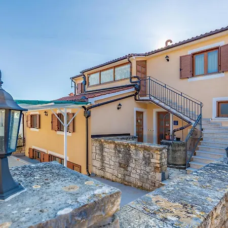 Apartment Stunning In Vodnjan With House Sea View *