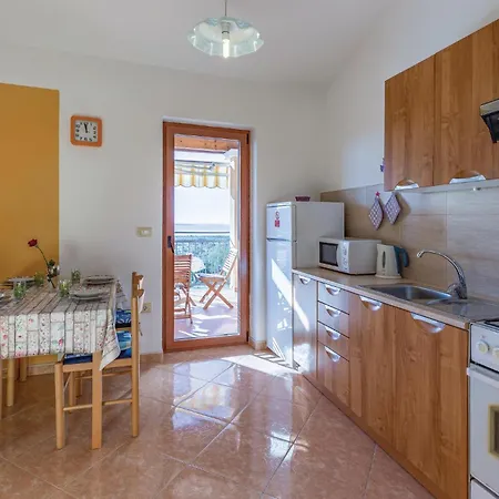 Stunning In Vodnjan With House Sea View Mednjan